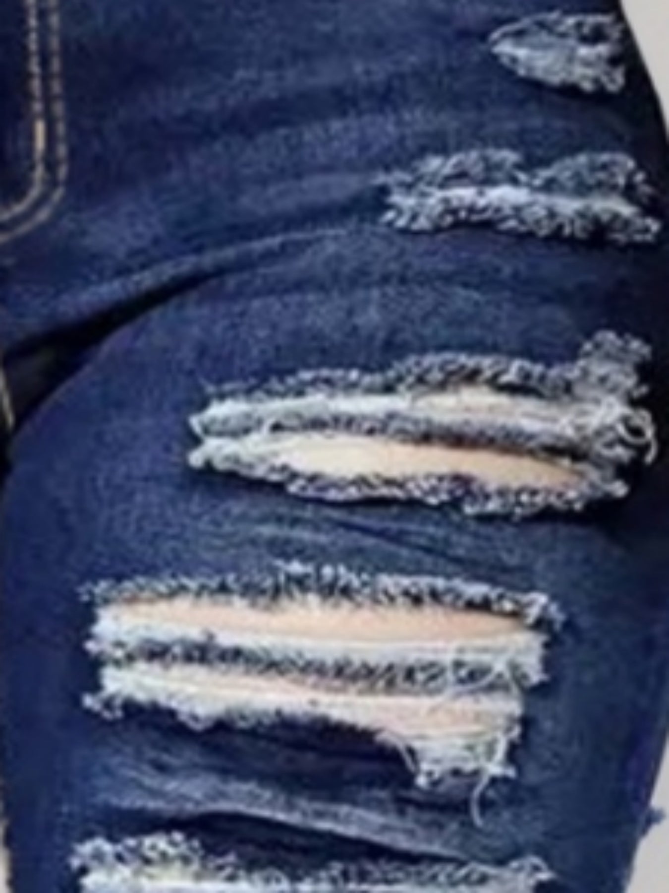 jeans de mujer ajustados con roturas estilo moderno
